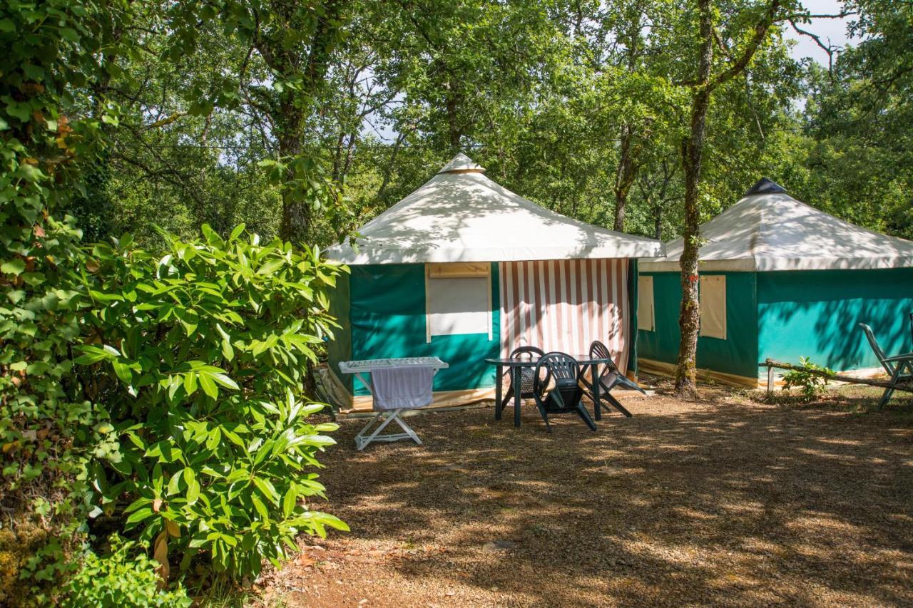 Camping Au Bois Dormant Hotel Chauffour-sur-Vell Ngoại thất bức ảnh