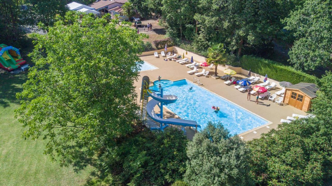 Camping Au Bois Dormant Hotel Chauffour-sur-Vell Ngoại thất bức ảnh