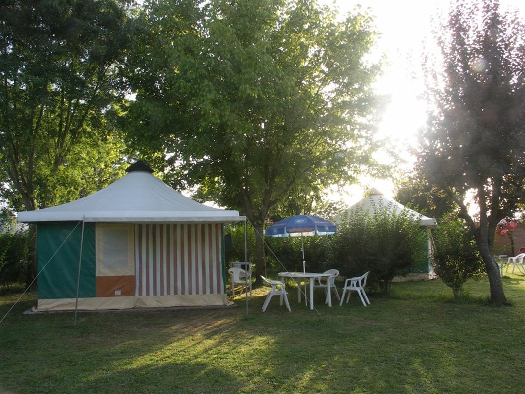 Camping Au Bois Dormant Hotel Chauffour-sur-Vell Ngoại thất bức ảnh