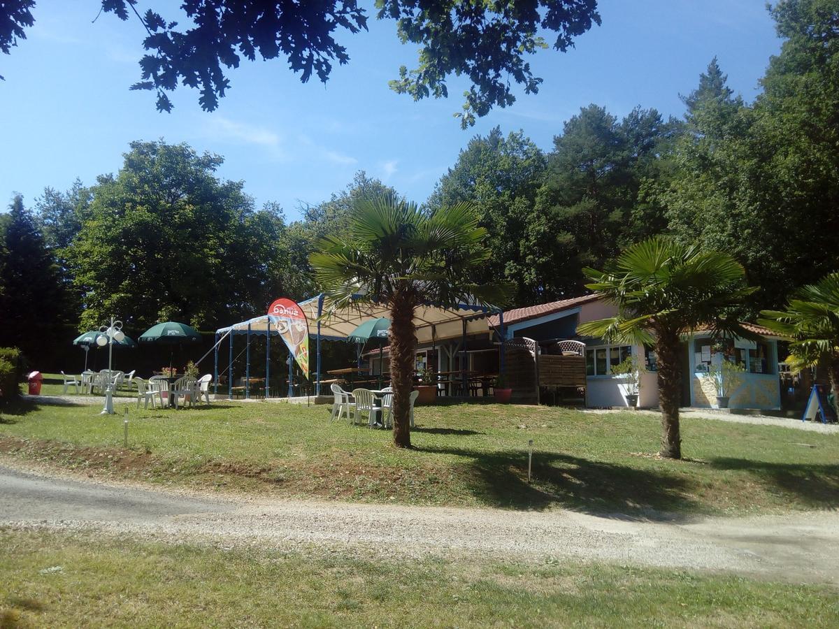 Camping Au Bois Dormant Hotel Chauffour-sur-Vell Ngoại thất bức ảnh