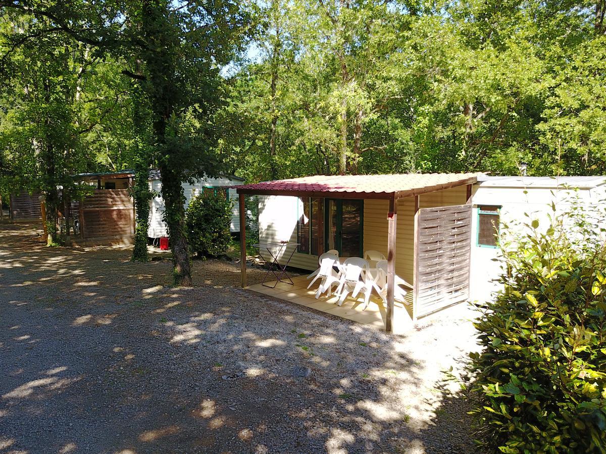 Camping Au Bois Dormant Hotel Chauffour-sur-Vell Ngoại thất bức ảnh