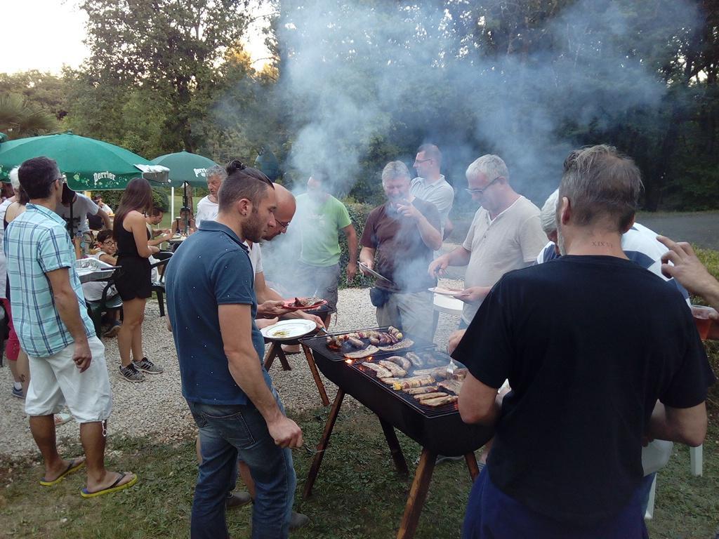 Camping Au Bois Dormant Hotel Chauffour-sur-Vell Ngoại thất bức ảnh