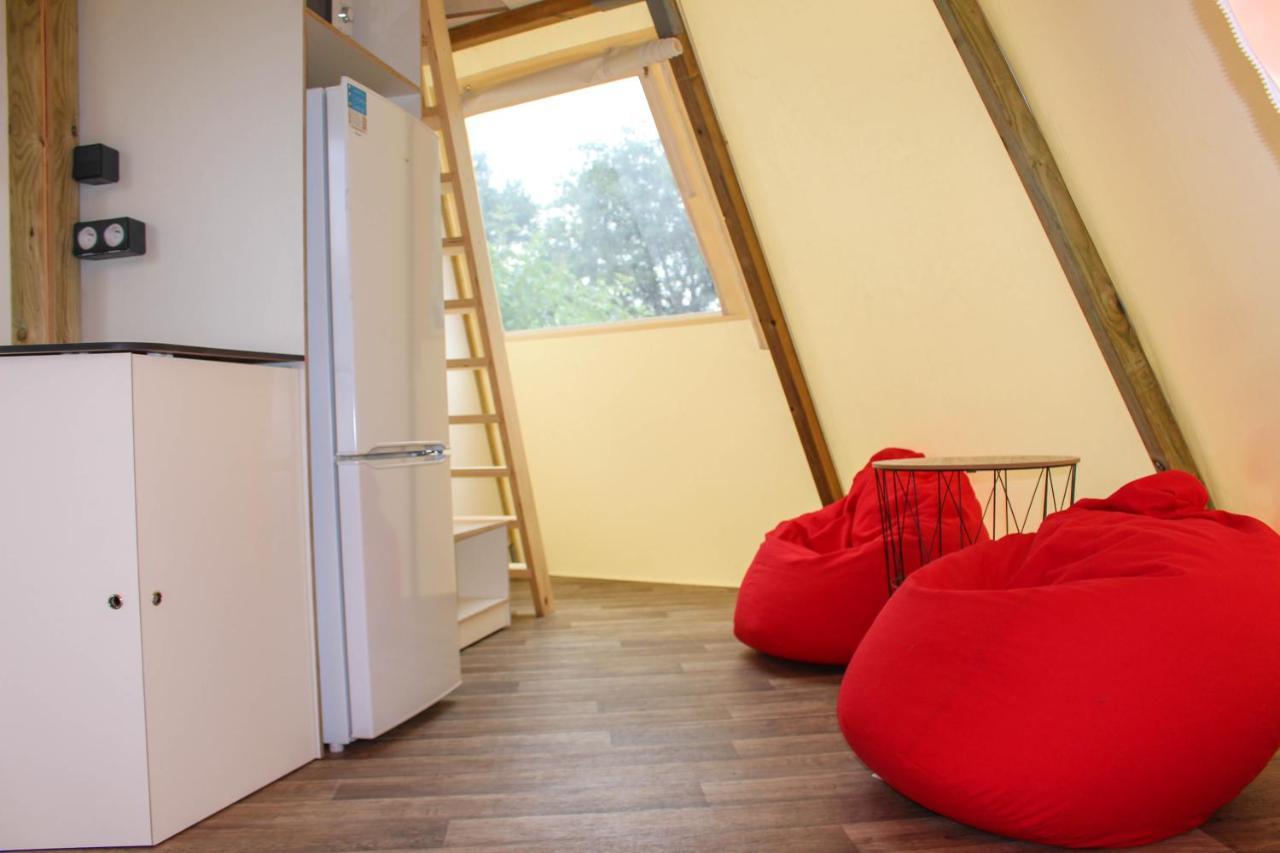 Camping Au Bois Dormant Hotel Chauffour-sur-Vell Ngoại thất bức ảnh