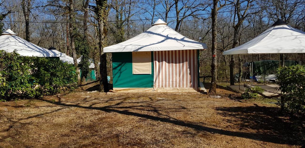 Camping Au Bois Dormant Hotel Chauffour-sur-Vell Ngoại thất bức ảnh