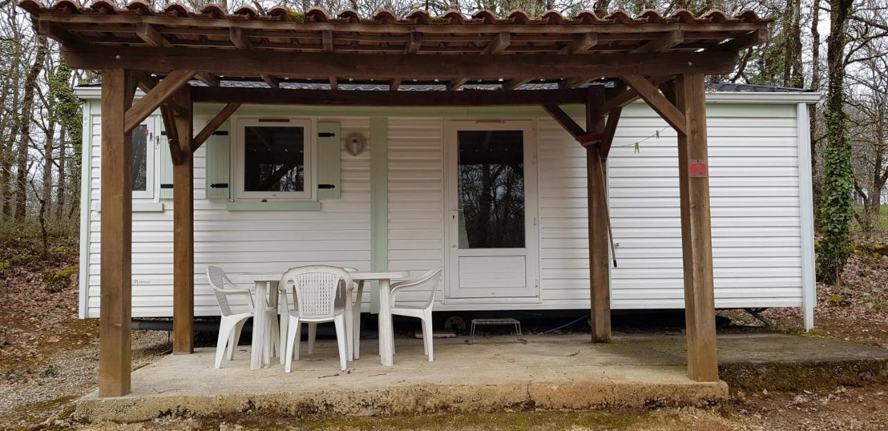 Camping Au Bois Dormant Hotel Chauffour-sur-Vell Ngoại thất bức ảnh