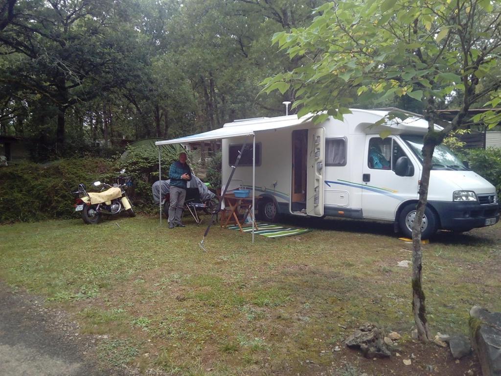 Camping Au Bois Dormant Hotel Chauffour-sur-Vell Ngoại thất bức ảnh